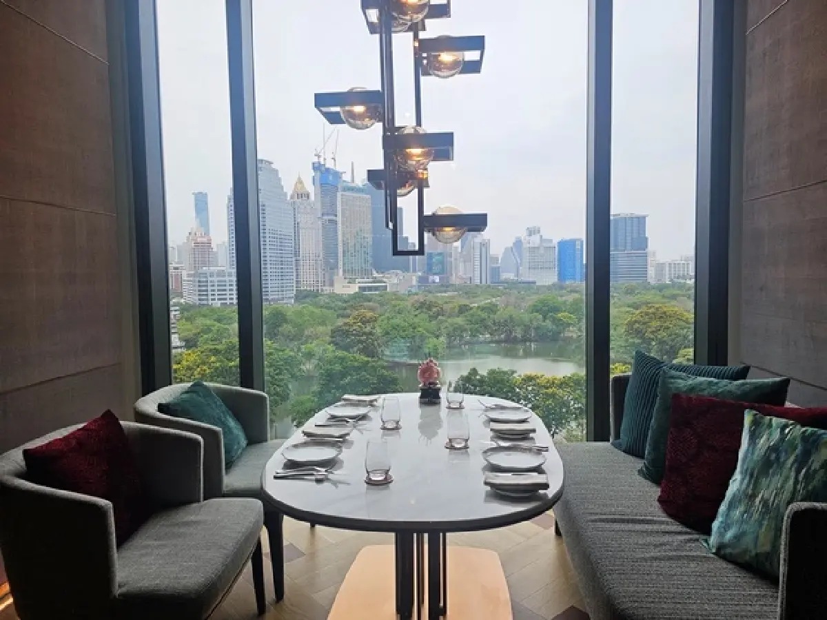 ‘เซตอาหารกลางวัน’ ที่ Lily’s ห้องอาหารสุดชิค ‘วิวสวนลุมพินี’