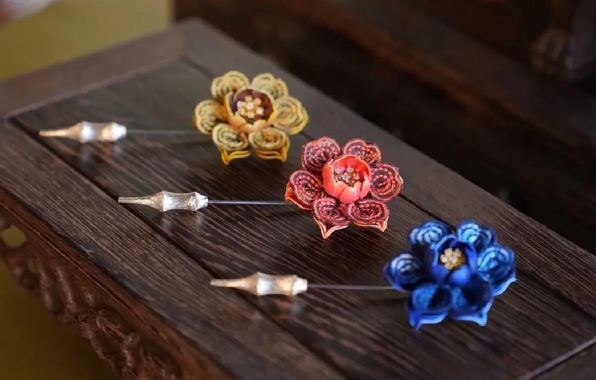 เครื่องประดับจากพระปรางค์วัดอรุณฯ ผลงานเด่น จิม ทอมป์สัน - SARRAN