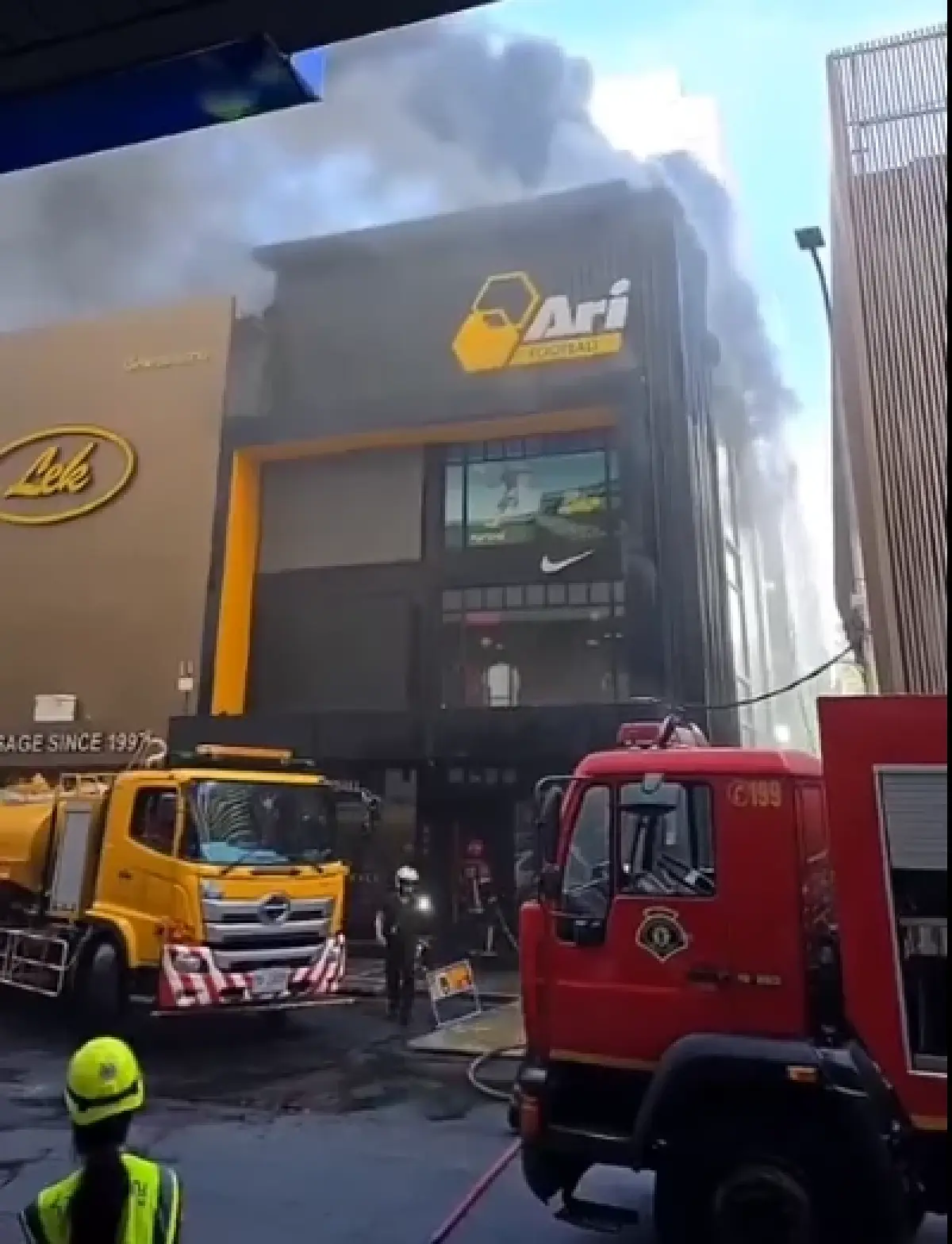 ไฟไหม้ สยามสแควร์ ซอย 6 เกิดเหตุเพลิงไหม้ อาคารพาณิชย์ 4 ชั้น