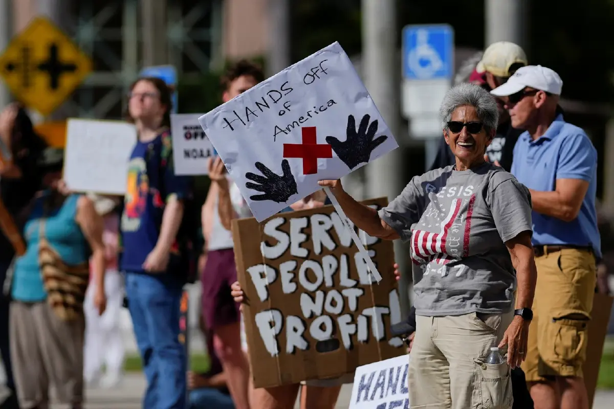 เดือด! คนนับล้านพร้อมใจประท้วงไล่ 'ทรัมป์-มัสก์' ทั่วสหรัฐ-โลก