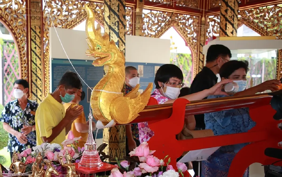 สรงน้ำพระธาตุ  เทวดานพเคราะห์ ประเพณีสงกรานต์ 2568 ขึ้นปีใหม่ไทย
