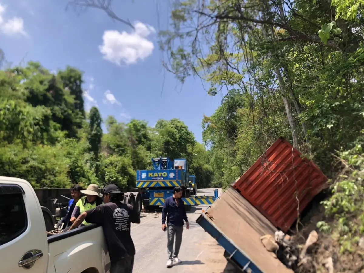 ปิดถนน ทางหลวง 348 สระแก้ว ขาขึ้นขาลง อ.ตาพระยา อุบัติเหตุรถคว่ำ