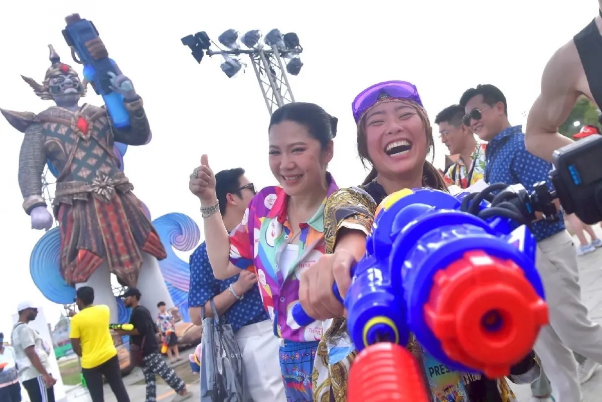 ‘แพทองธาร’ เปิดงาน ‘มหาสงกรานต์ 2568’ ท้องสนามหลวง หนุนมรดกไทยสู่ World Event