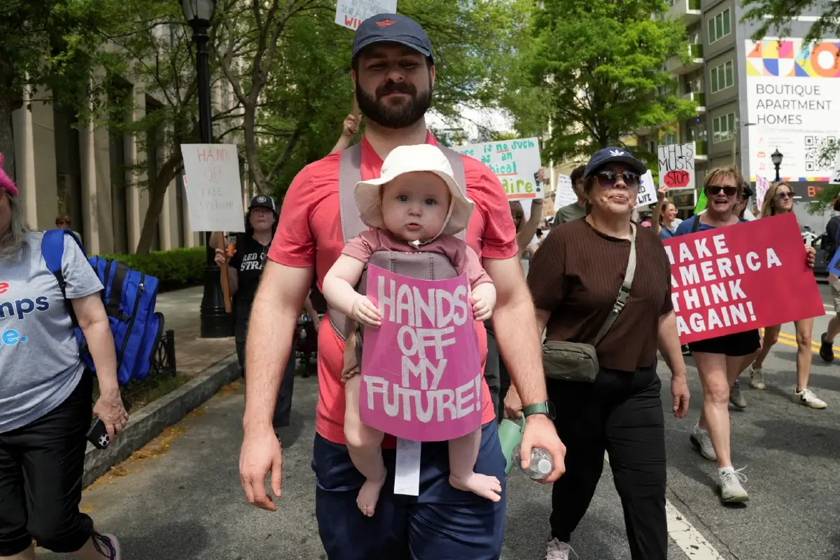 เดือด! คนนับล้านพร้อมใจประท้วงไล่ 'ทรัมป์-มัสก์' ทั่วสหรัฐ-โลก