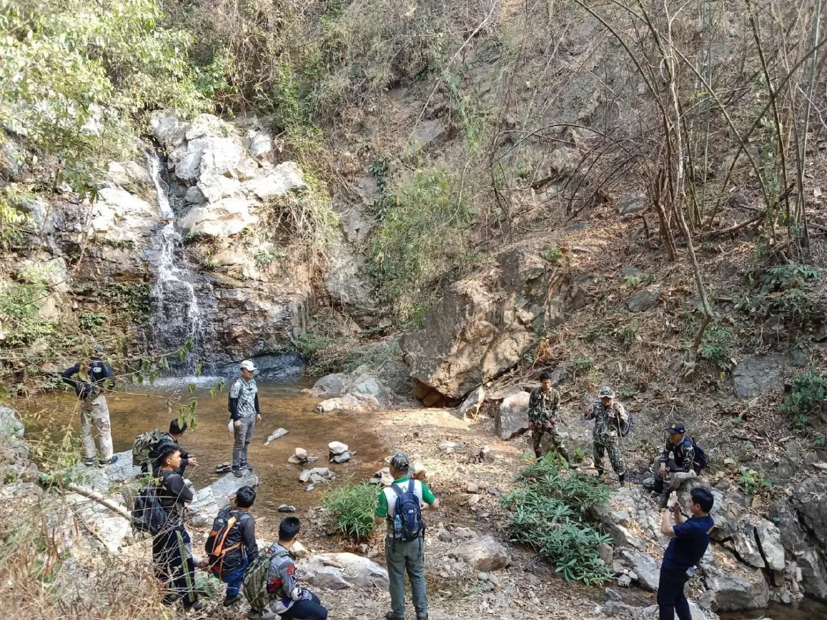 สำรวจน้ำตกห้วยหก หลังแผ่นดินไหว พบมีสีแดง กลิ่นคล้ายกำมะถัน