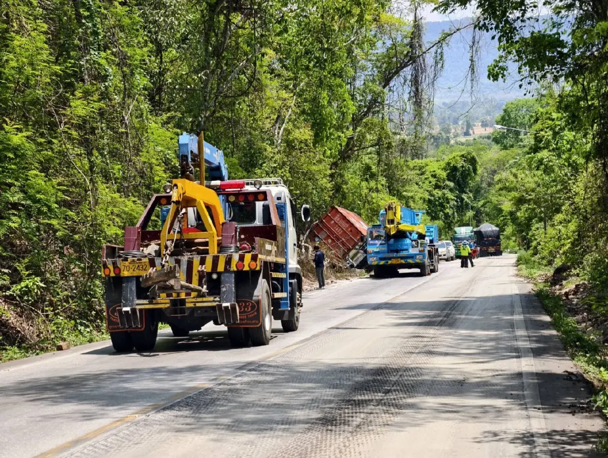 ปิดถนน ทางหลวง 348 สระแก้ว ขาขึ้นขาลง อ.ตาพระยา อุบัติเหตุรถคว่ำ