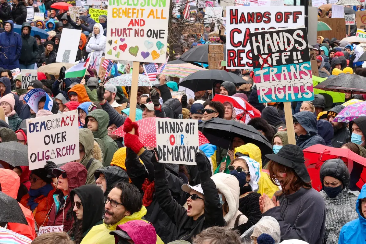 เดือด! คนนับล้านพร้อมใจประท้วงไล่ 'ทรัมป์-มัสก์' ทั่วสหรัฐ-โลก