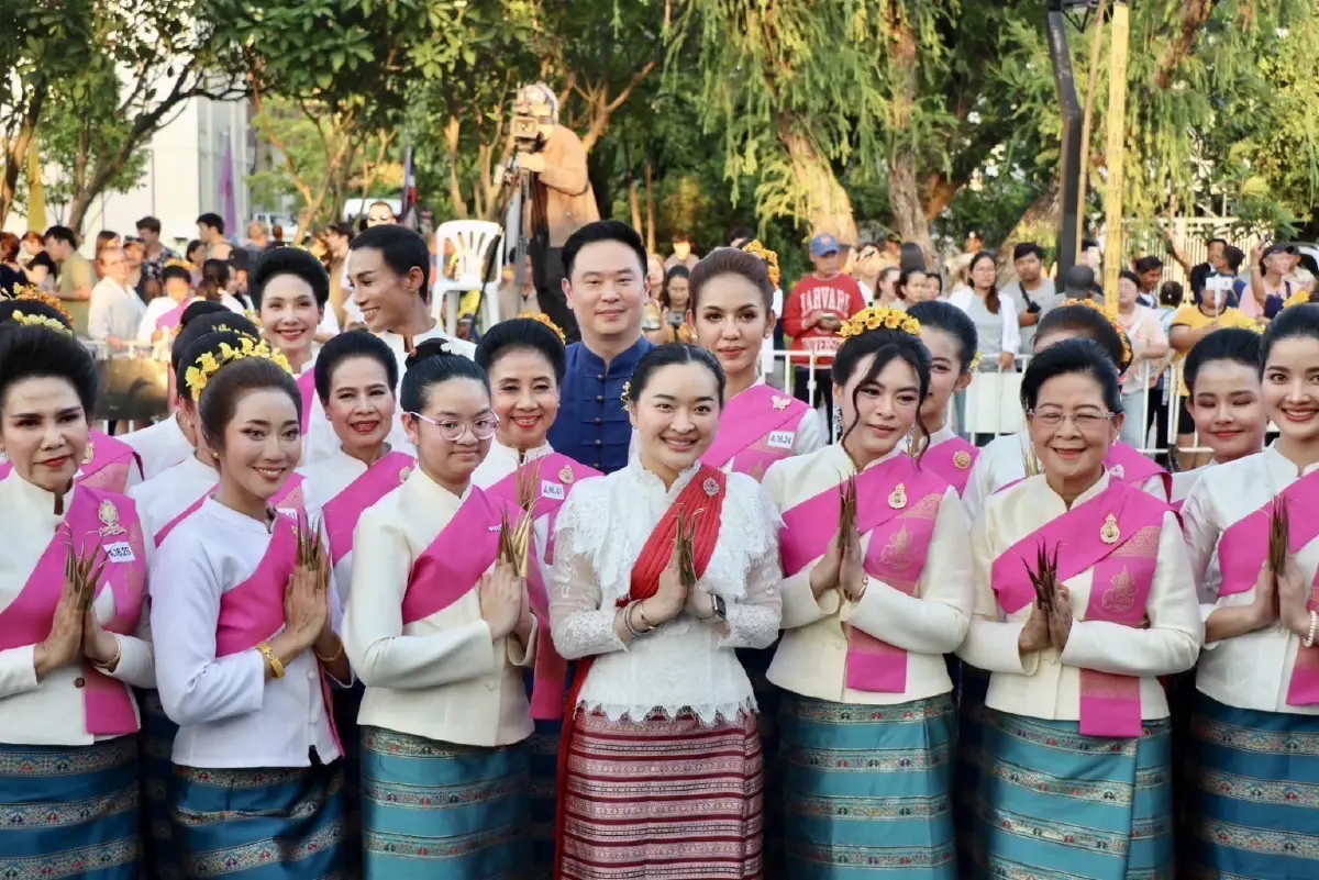 'มาดามหยก' ปลื้ม 'ฟ้อนเล็บล้านนา'ทุบสถิติโลก  ลงกินเนสส์บุ๊ก