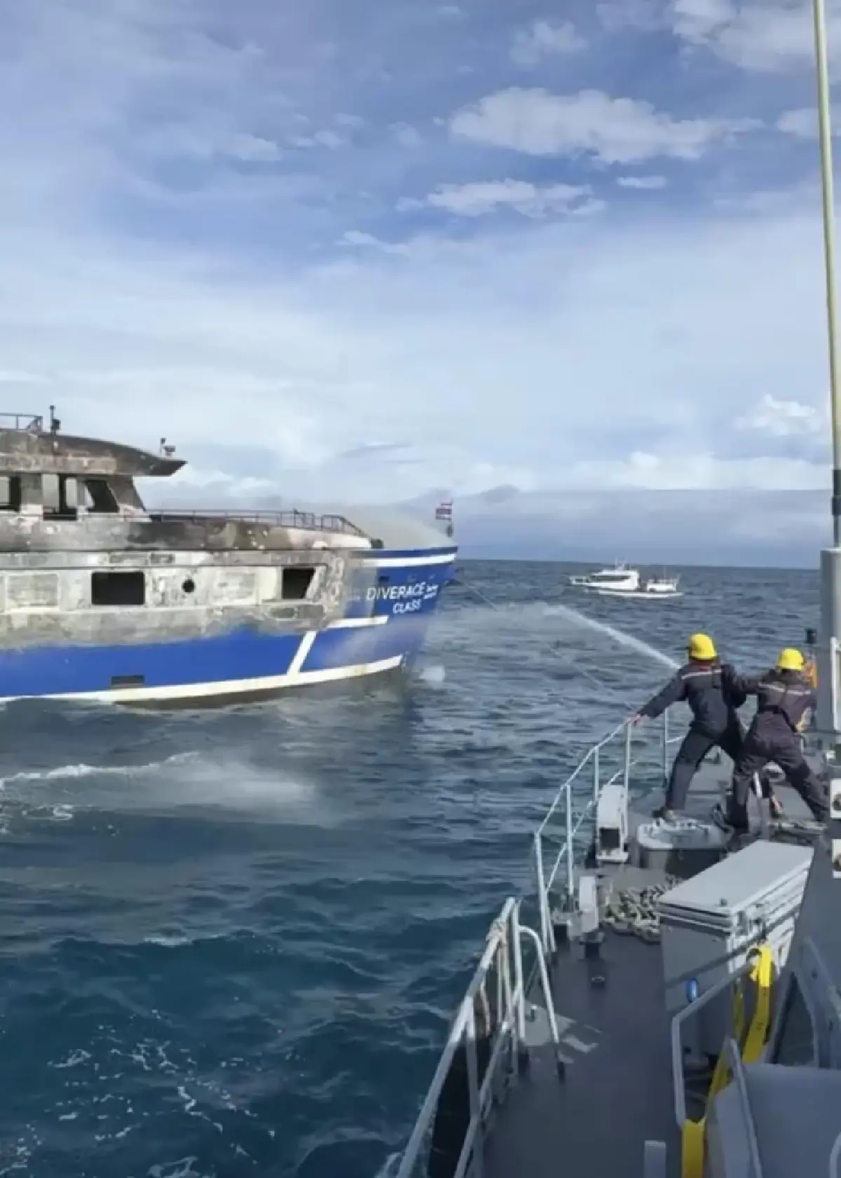 ไฟไหม้เรือท่องเที่ยวพังงา จุดดำน้ำบุญส่ง คนบนเรือ หนีตายระทึก