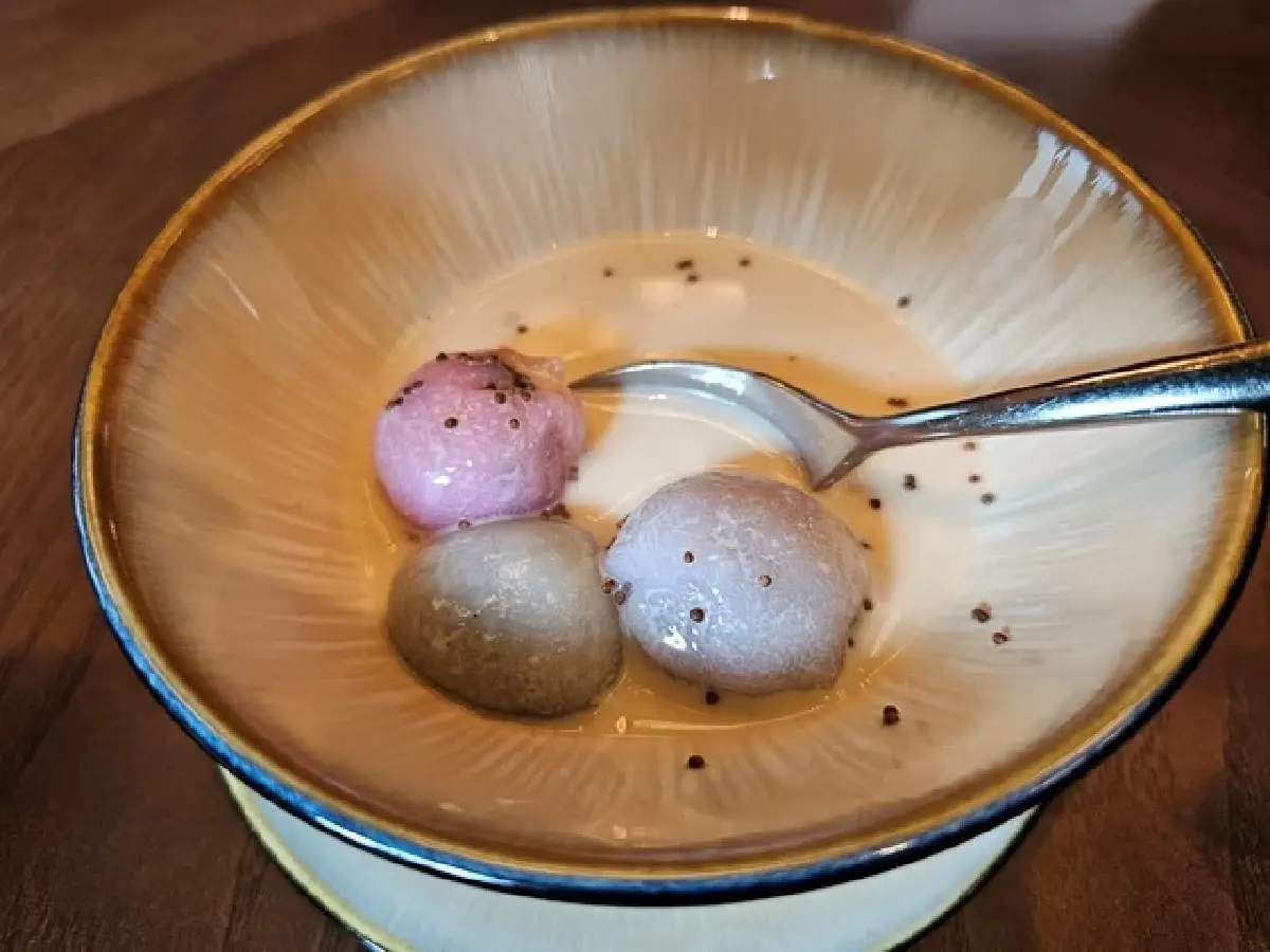 ‘ข้าวแช่ 2025’ และ ‘เซตอาหารกลางวัน’ ที่ ‘โรงแรมดุสิตธานี กรุงเทพ’