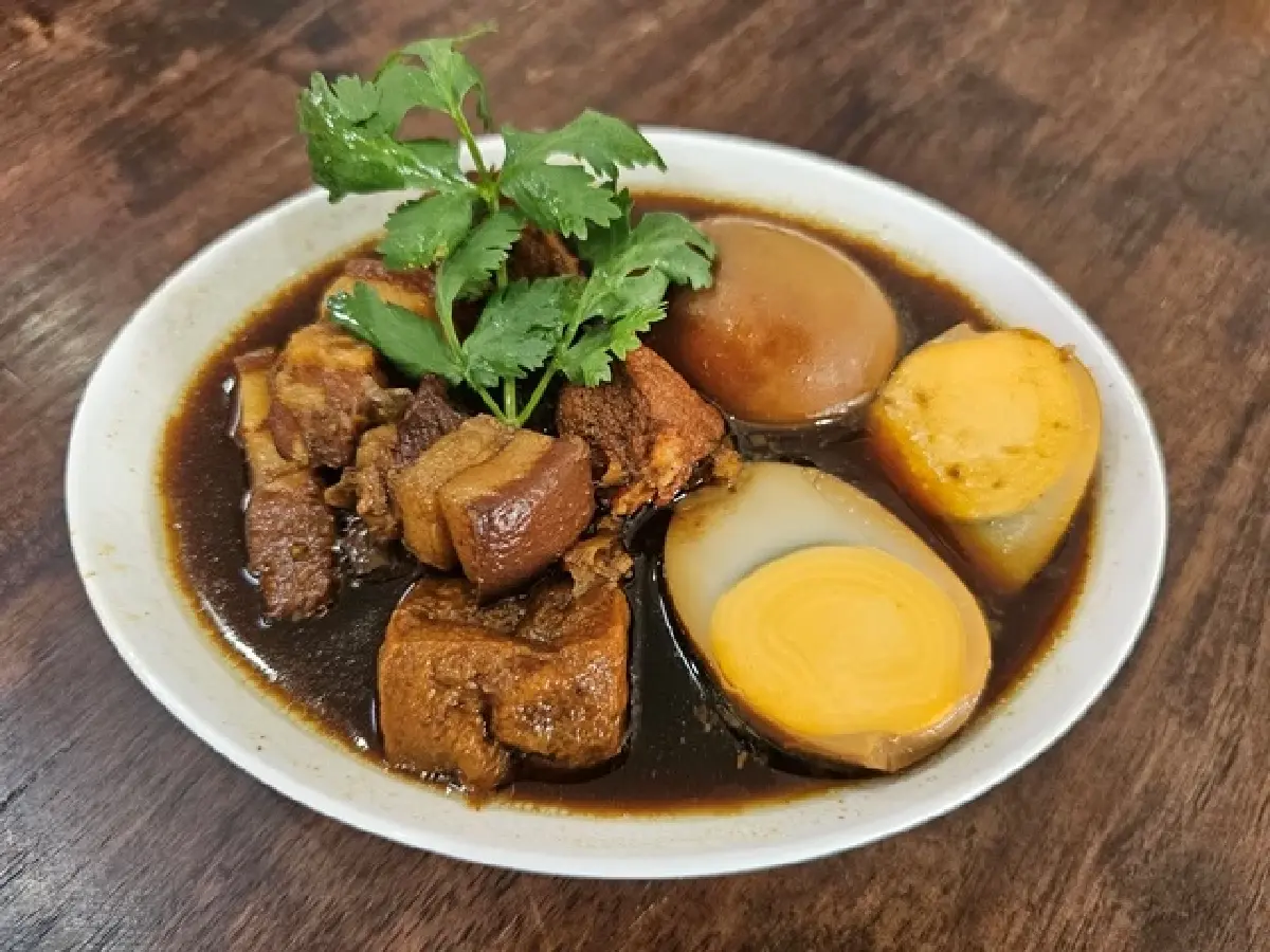 ‘ร้านตั้งใจเผ็ด’ ข้าวแกงเงินล้าน ป๋าชาญ พิจิตร อร่อย ไม่เหมือนใคร