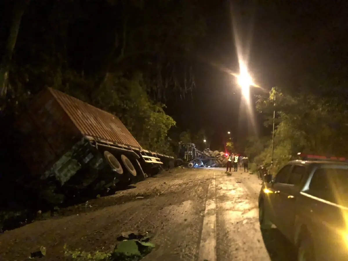 ปิดถนน ทางหลวง 348 สระแก้ว ขาขึ้นขาลง อ.ตาพระยา อุบัติเหตุรถคว่ำ