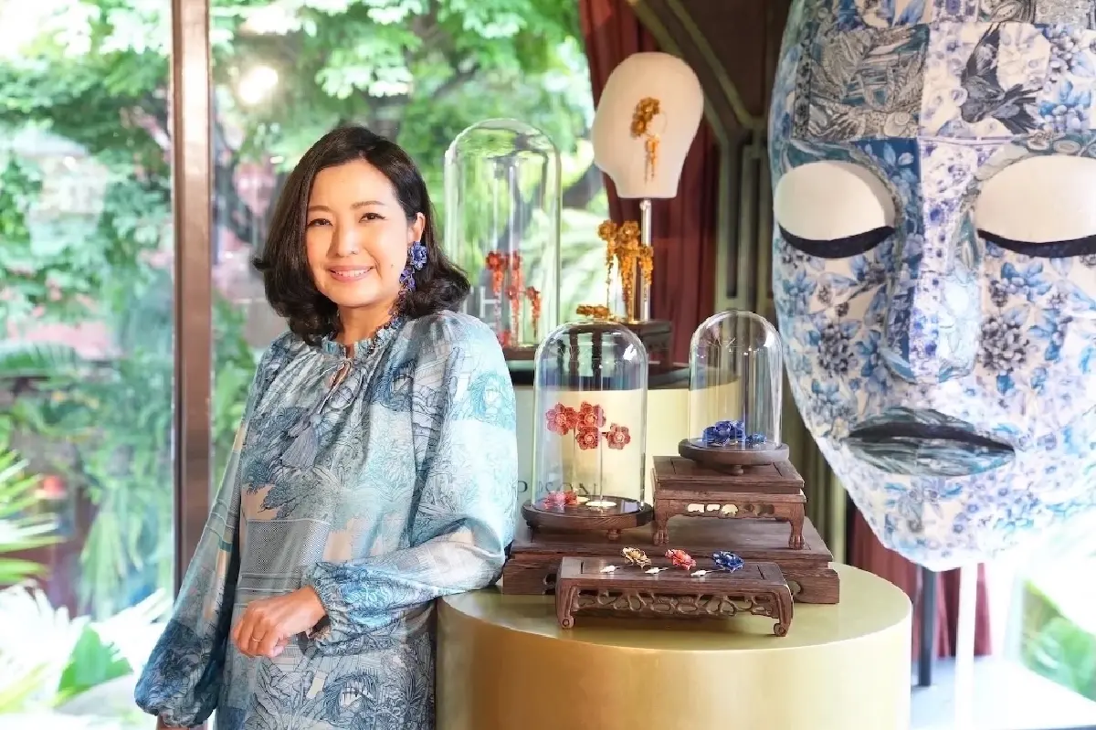 เครื่องประดับจากพระปรางค์วัดอรุณฯ ผลงานเด่น จิม ทอมป์สัน - SARRAN