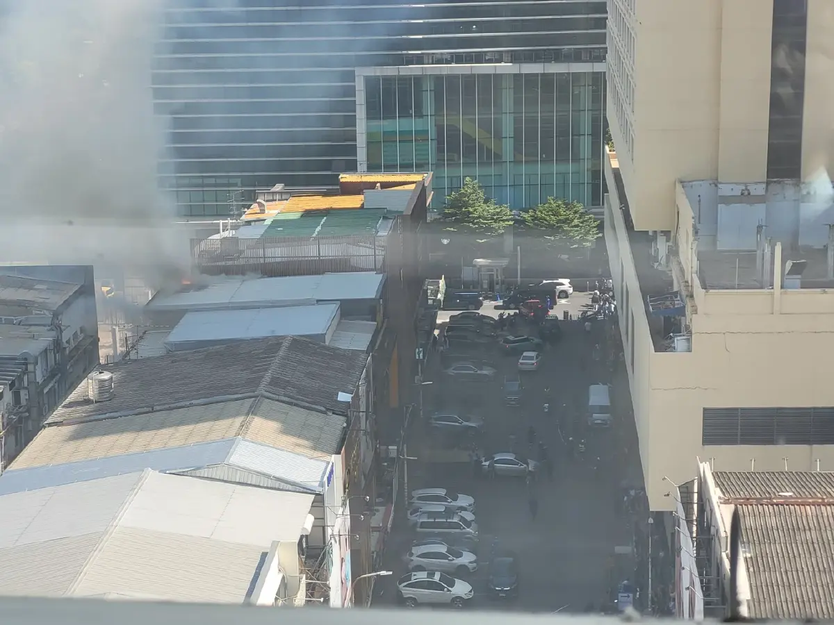 ไฟไหม้ สยามสแควร์ ซอย 6 เกิดเหตุเพลิงไหม้ อาคารพาณิชย์ 4 ชั้น