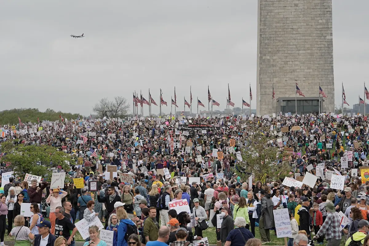 เดือด! คนนับล้านพร้อมใจประท้วงไล่ 'ทรัมป์-มัสก์' ทั่วสหรัฐ-โลก