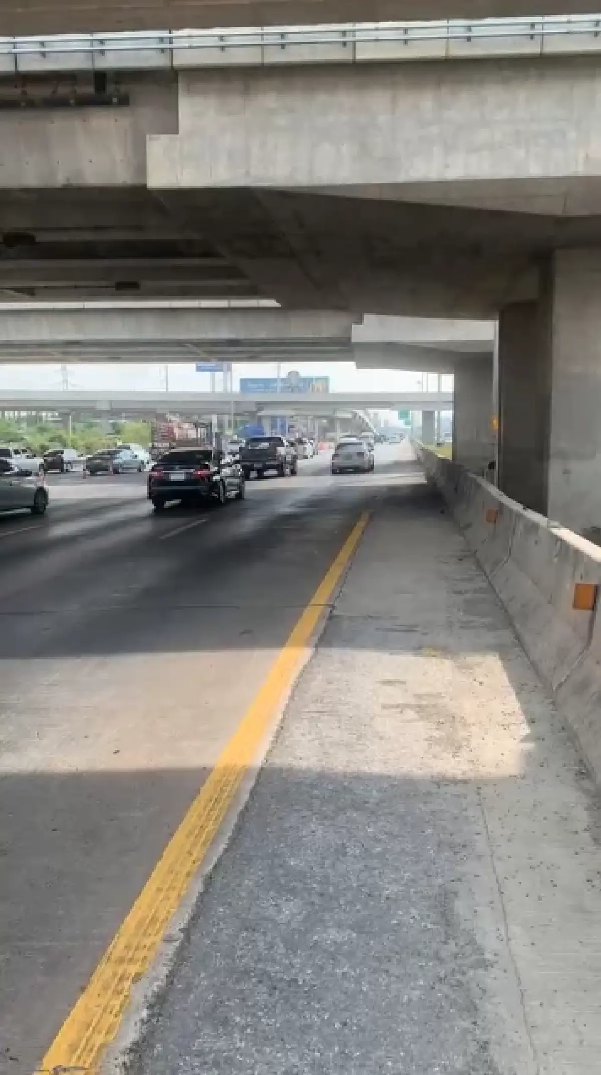 รายงานสด ถนนพหลโยธิน รถเต็มพื้นที่ แนะเส้นทางเลี่ยงบางปะอิน