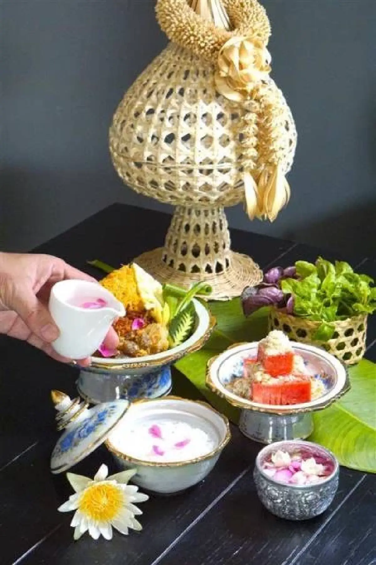 สีสัน ‘ข้าวแช่’ ปี 2025 จากโรงแรมในเครือ ‘แมริออท บอนวอย’