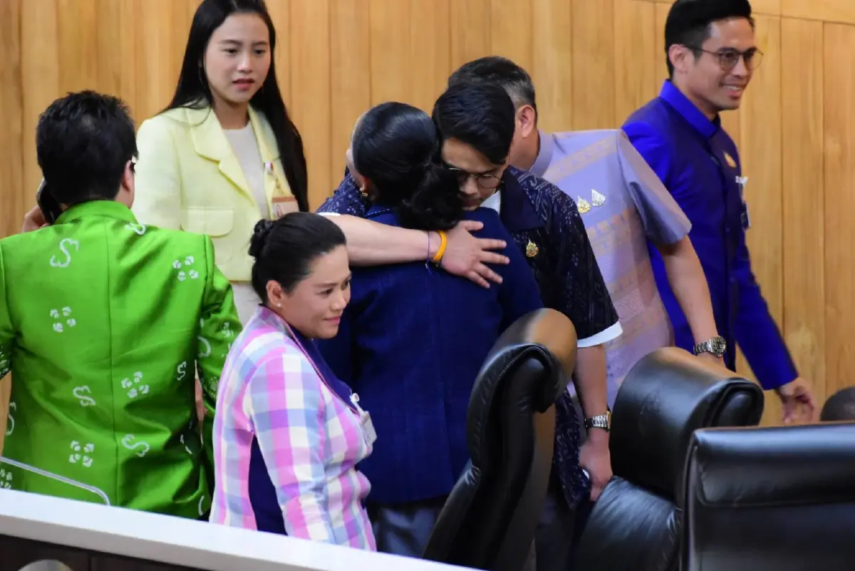 ‘ไชยชนก’ รุ่น 3 ชิดชอบ  เลขาฯ เจน Y ซ่อนนัยการเมือง