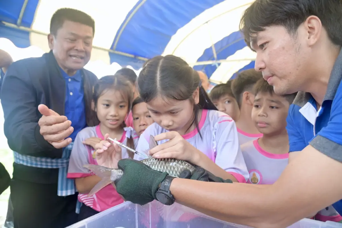 กรมประมงอาสาพาปลากลับบ้าน ปีนี้ที่ หนองหาญ สกลนคร กว่า 5 ล้านตัว