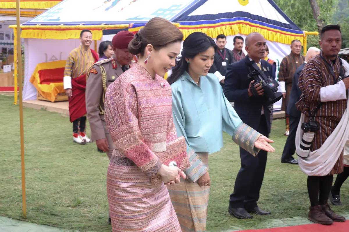 พระราชินีฉลองพระองค์ผ้าไทย ทรงสืบสานพระราชกรณียกิจด้านวัฒนธรรม