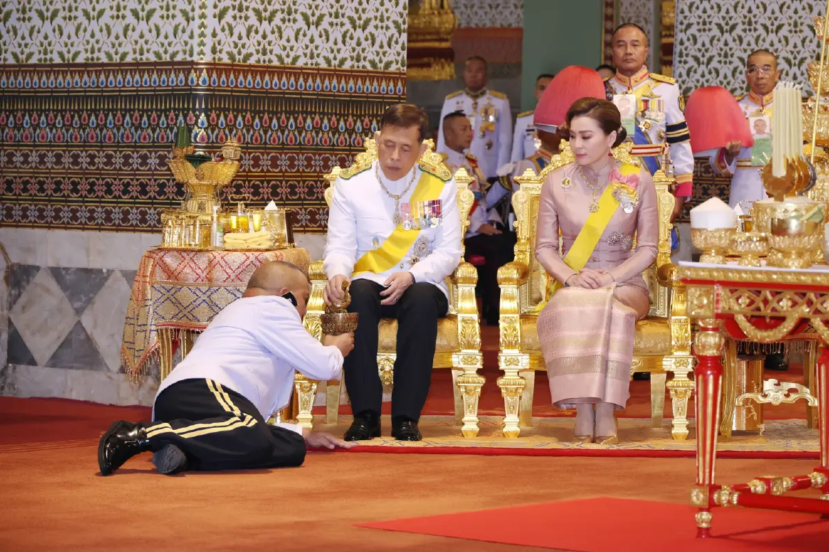 ในหลวง-พระราชินี เสด็จฯ ในพระราชพิธีฉัตรมงคล พุทธศักราช 2568