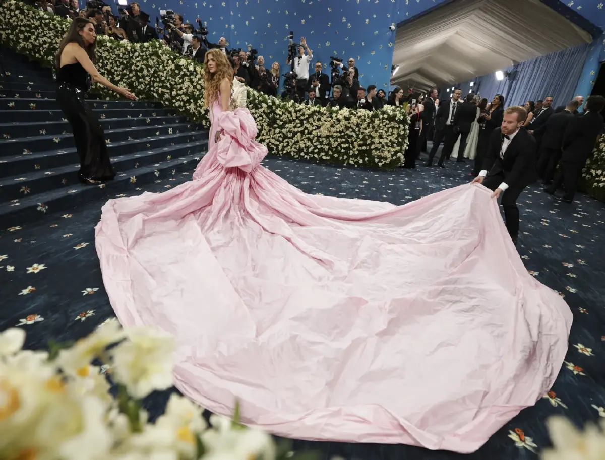 ประมวลภาพ ‘ลิซ่า’ ร่วมงาน Met Gala พร้อมเหล่าคนดังระดับโลก