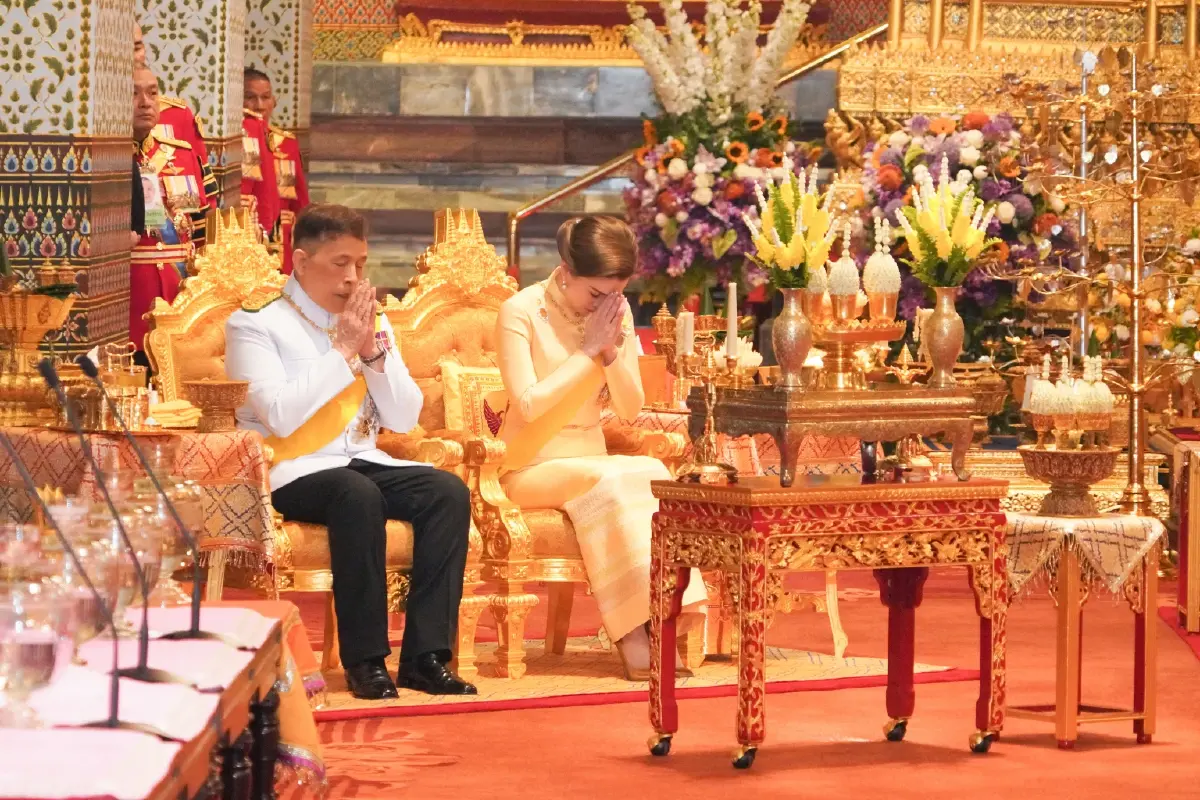 ในหลวง-พระราชินี ทรงบำเพ็ญพระราชกุศล พระราชพิธีฉัตรมงคล 2568