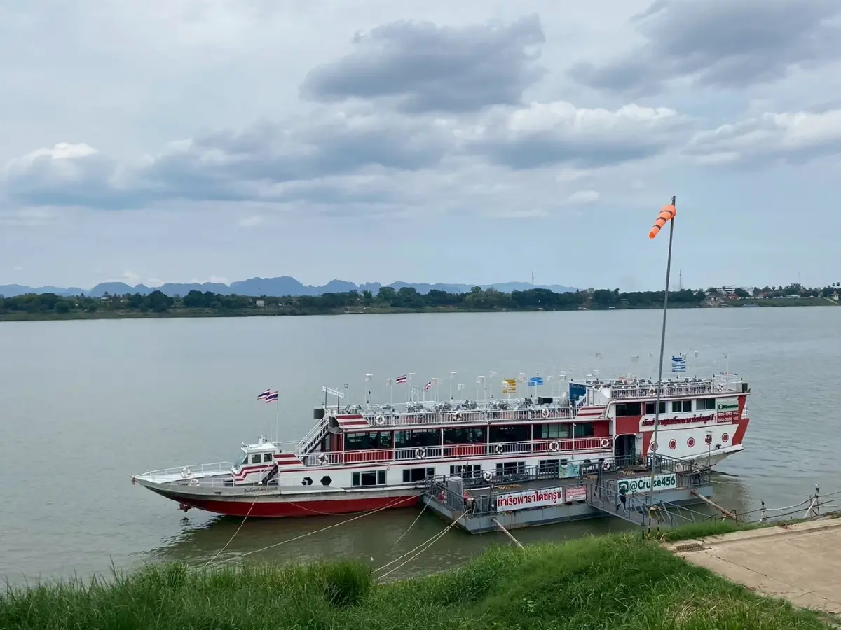 ลุ้นท่องเที่ยวนครพนมทำนิวไฮ ชูชิงช้าสวรรค์ริมโขง - ไหลเรือไฟโลก