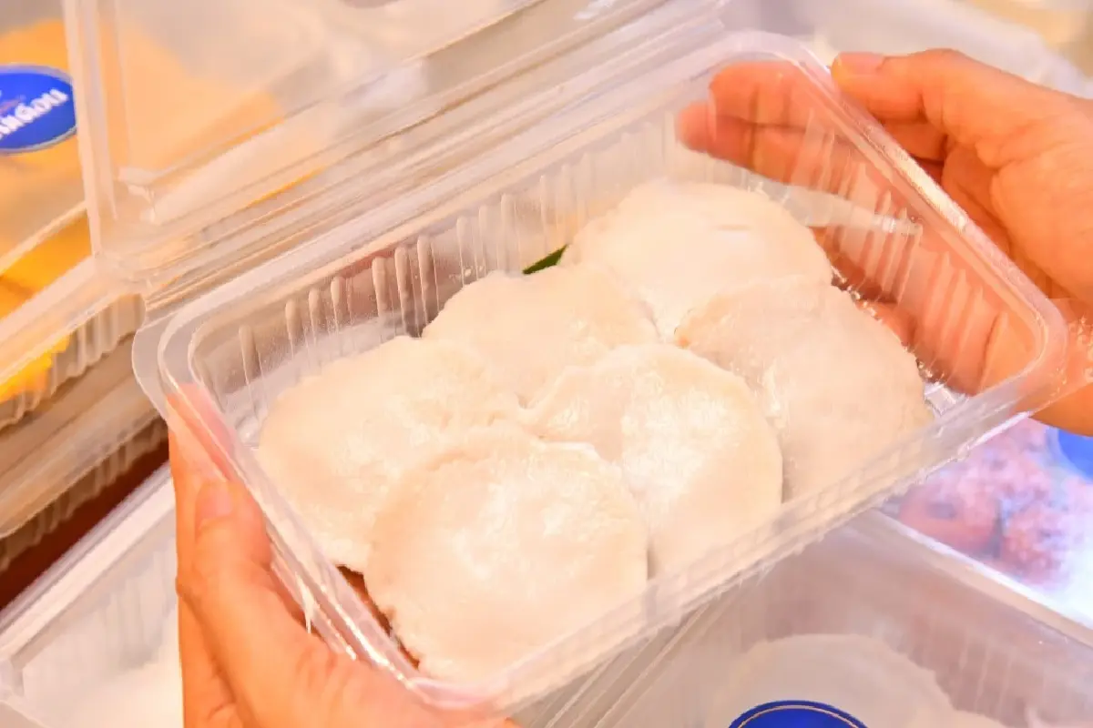 งานวัดกลางศูนย์การค้า ชิมของหวาน อาหารโบราณ ชมของเล่นวันวาน