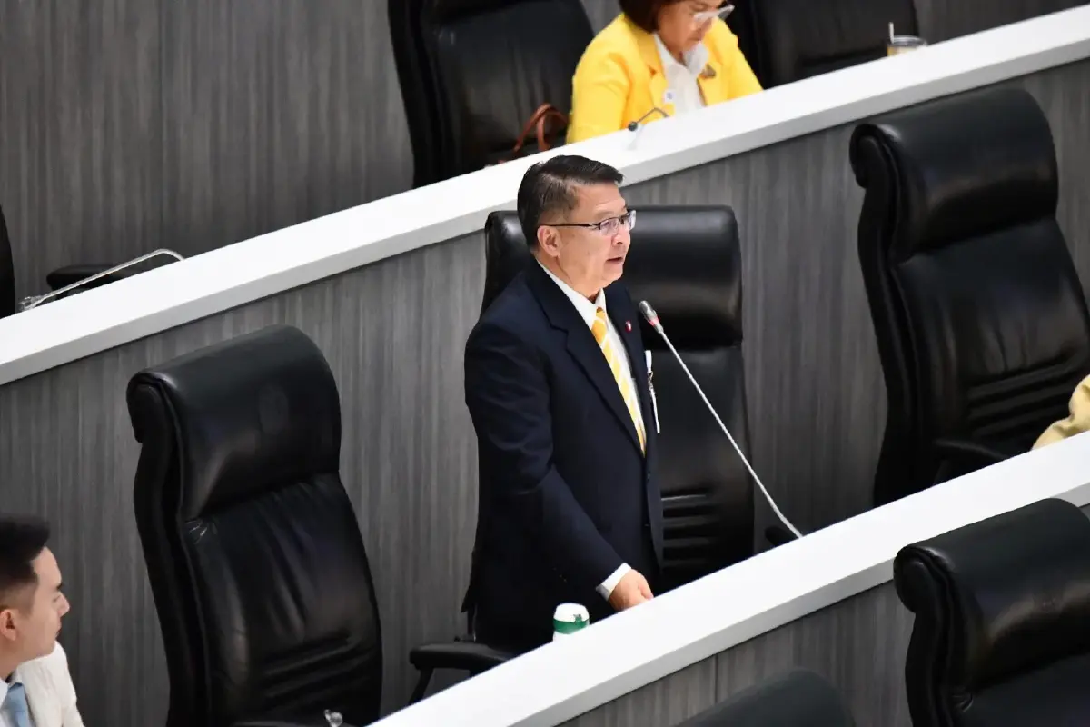 วิปวุฒิเรียกประชุมด่วน ตั้ง กมธ.ตรวจประวัติ 'กกต.-ศาลรธน.-อสส.'