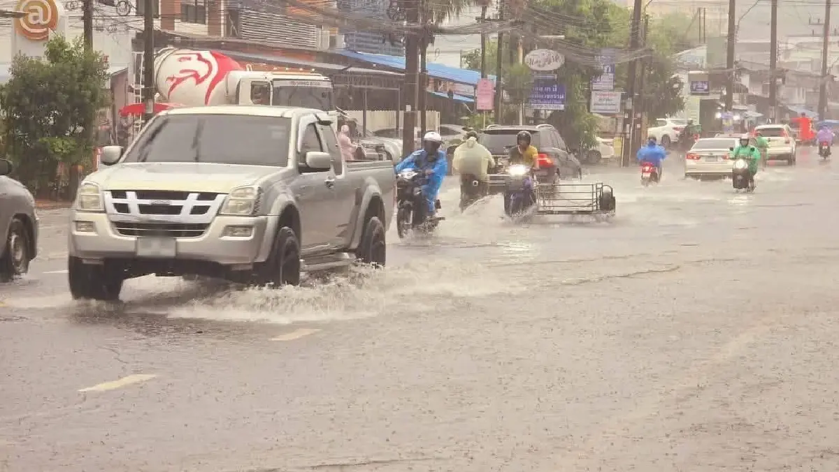 ด่วน ภูเก็ตฝนตกหนักต่อเนื่อง มีน้ำท่วมขัง เฝ้าระวังใกล้ชิด