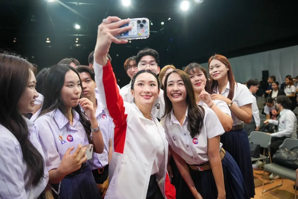 ประชันหลักสูตร '2 พรรค' ค่าย พท.-ปชน.ปั้นนักการเมืองเจนใหม่