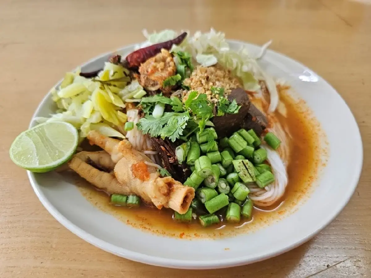 ‘ร้านข้าวแกงคุณแม้ว’ เด็ดทั้ง ขนมจีนน้ำยาใต้  & ขนมจีนน้ำเงี้ยว