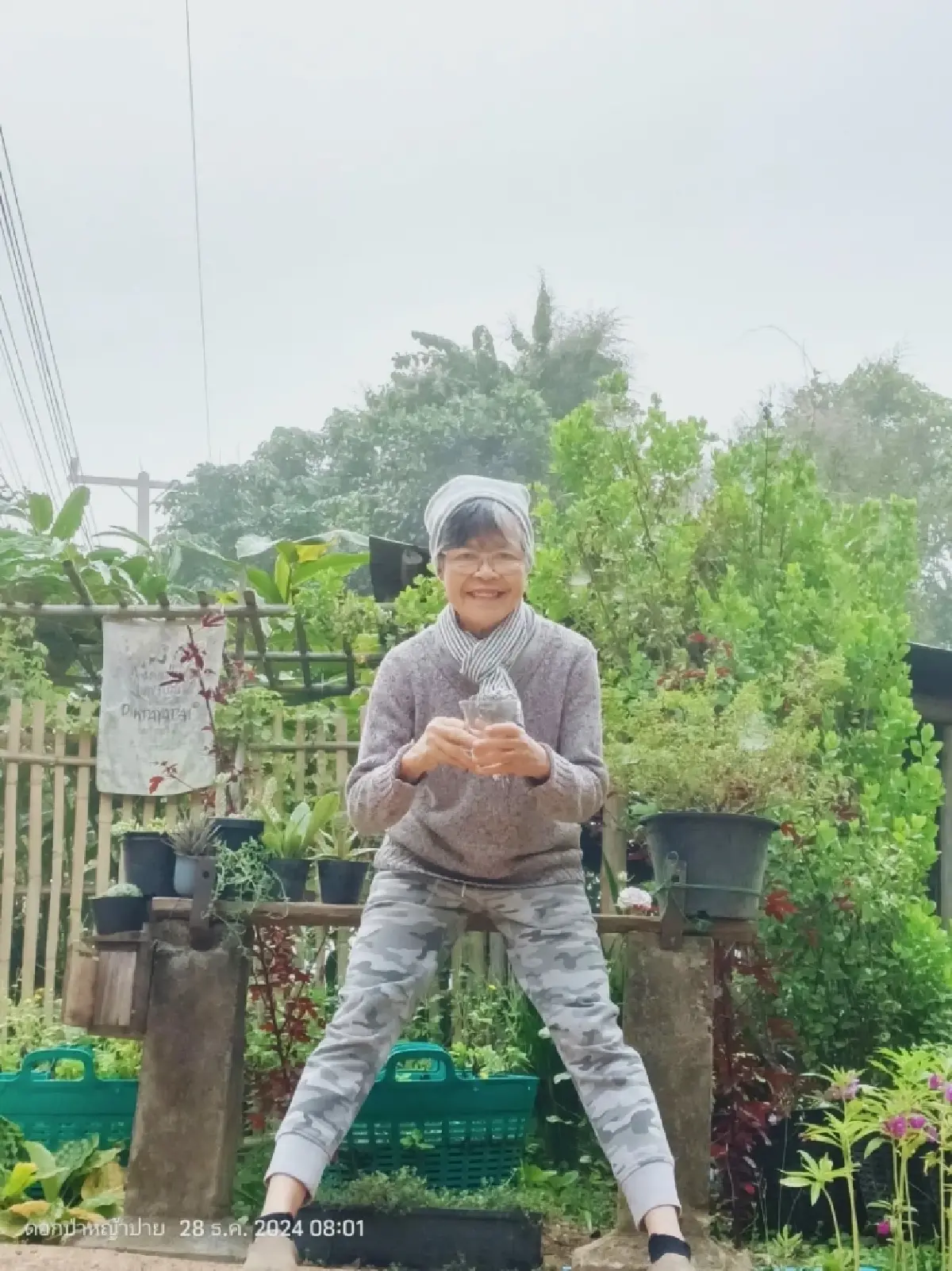 คุยกับ ‘ป้าจาย’ พูลทรัพย์ เจตลีลา เจ้าของฉายา ‘แม่มดดอกไม้’ ว่าด้วยเรื่องดอกไม้ใบหญ้าและชีวิตสิบปีที่ ‘ปาย’