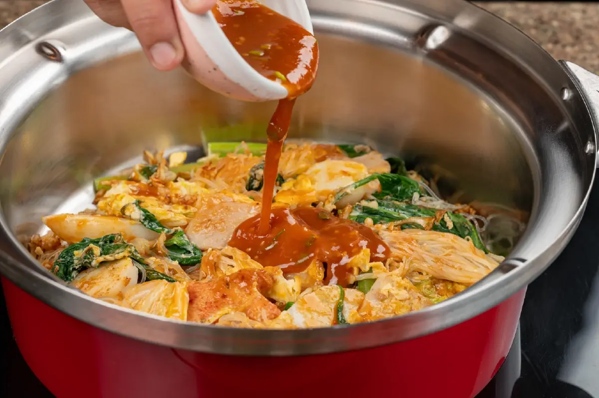 สุกี้ริมทางมีหนาว! ‘MK’ ฮึดสู้สงครามหม้อต้ม ขาย ‘สุกี้ผัดแห้ง’ ครั้งแรก มีคนผัดให้กินถึงโต๊ะ