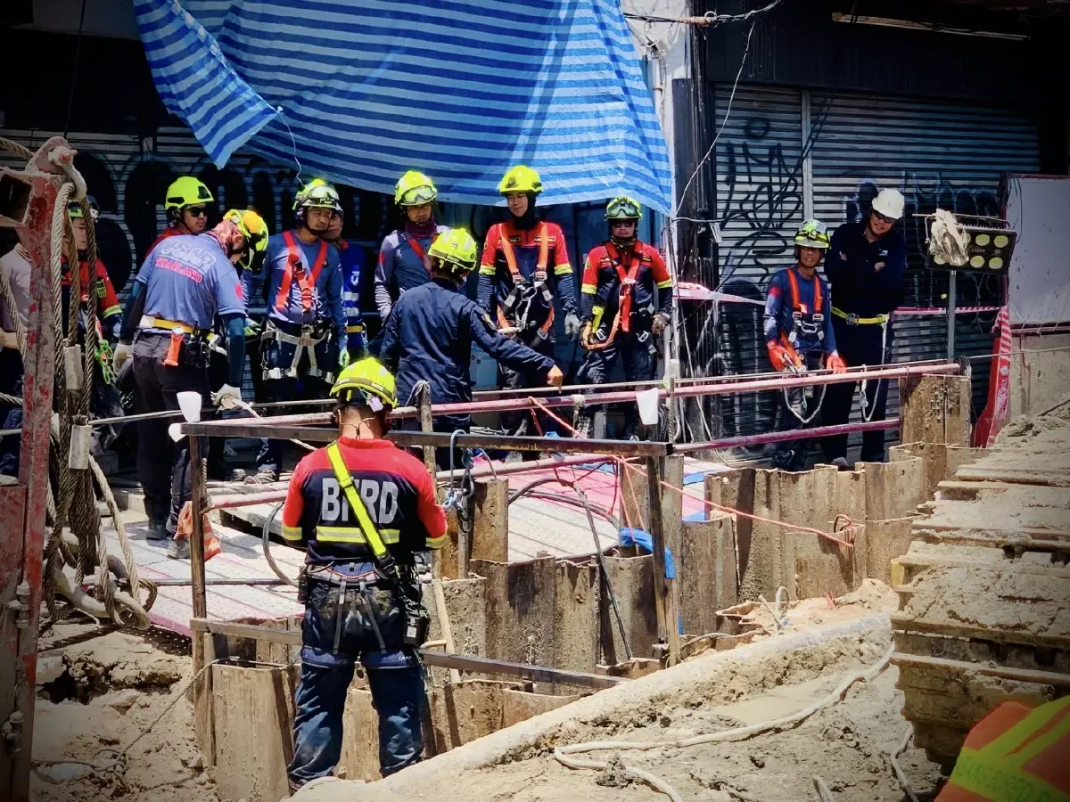 เจอแล้ว คล้ายร่างคนงานตกหลุมเสาเข็ม รถไฟฟ้าสายสีส้ม ลึก 11.5 เมตร