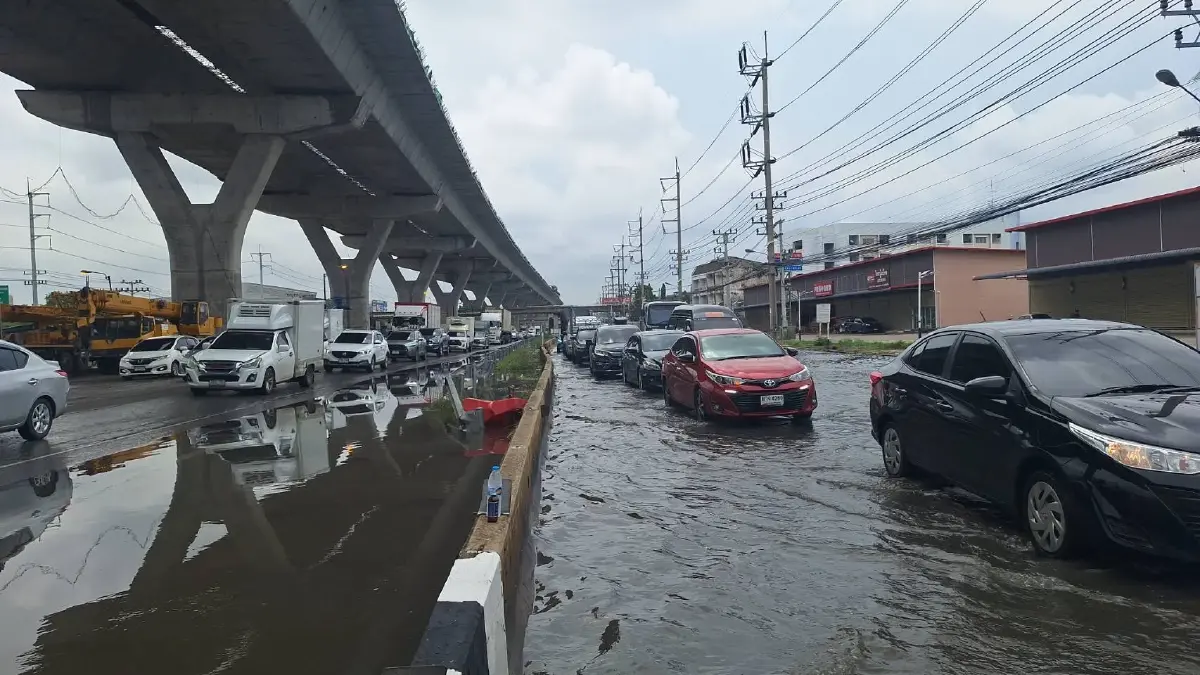 คืบหน้าล่าสุด ถนนพระราม 2 ฝนตกหนัก น้ำท่วมแล้ว รถติดหนึบ ทางหลัก