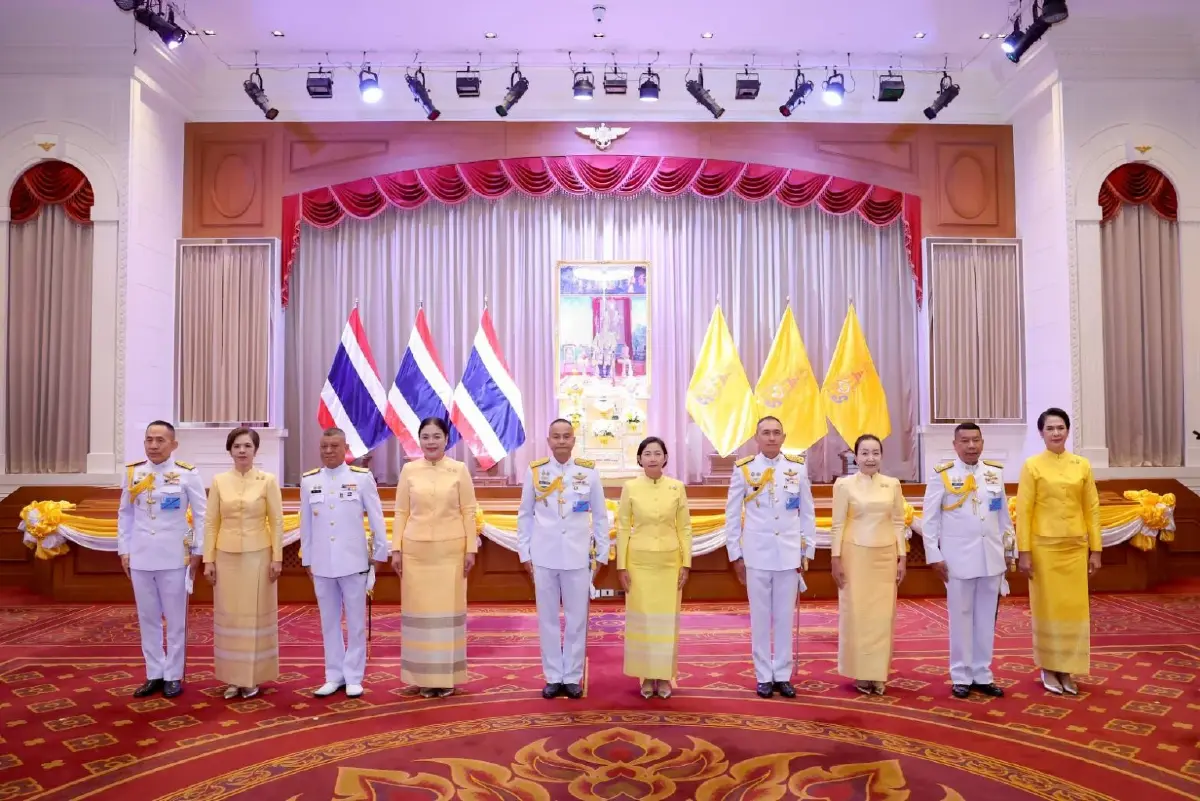 'ปลัดกลาโหม' ลงนามถวายพระพรชัยมงคล เนื่องในโอกาสวันฉัตรมงคล