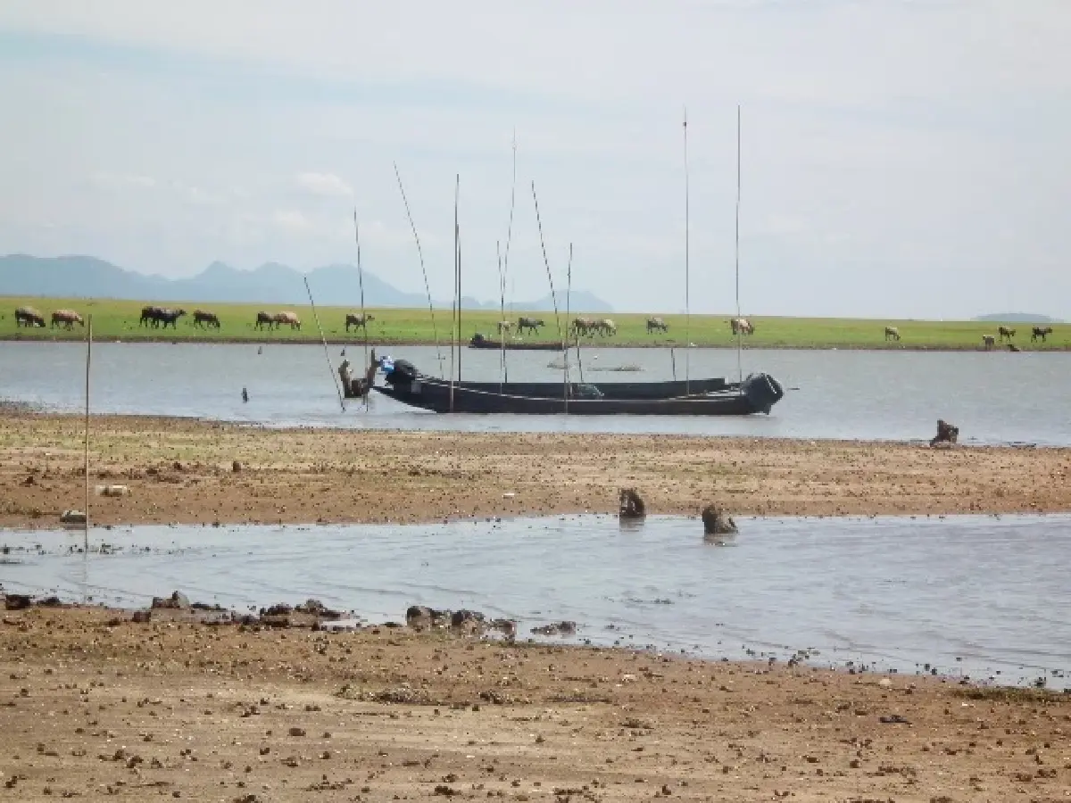‘ท่องเที่ยวฤดูฝน’ สัมผัสวิถีริมน้ำ ใต้ราง..ทางรถไฟลอยฟ้า