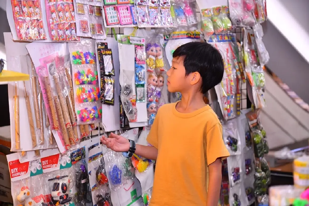 งานวัดกลางศูนย์การค้า ชิมของหวาน อาหารโบราณ ชมของเล่นวันวาน