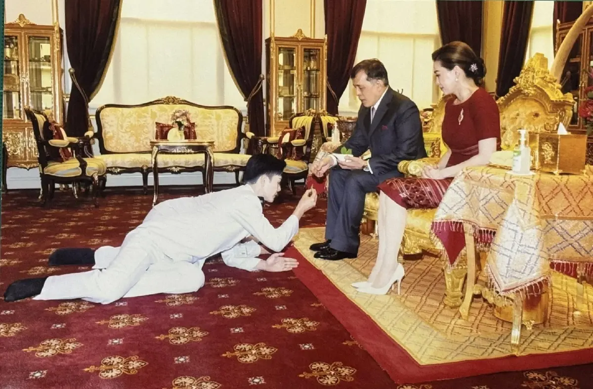 ในหลวง พระราชินี โปรดเกล้าฯ ประกอบพิธีสมรสเท่าเทียมพระราชทาน