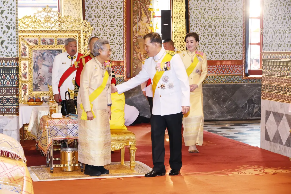ในหลวง-พระราชินี ทรงบำเพ็ญพระราชกุศล พระราชพิธีฉัตรมงคล 2568