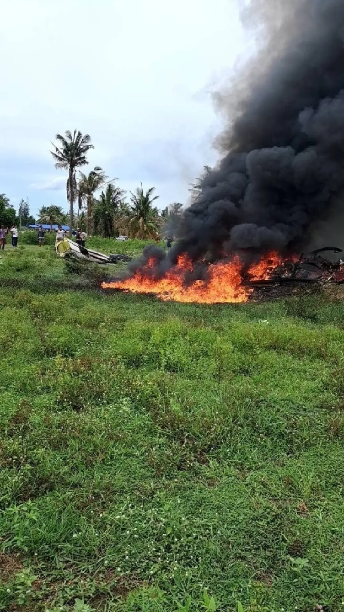 ด่วน! เฮลิคอปเตอร์ตกที่บ้านหนองกก จ.ประจวบคีรีขันธ์ เสียชีวิต 3