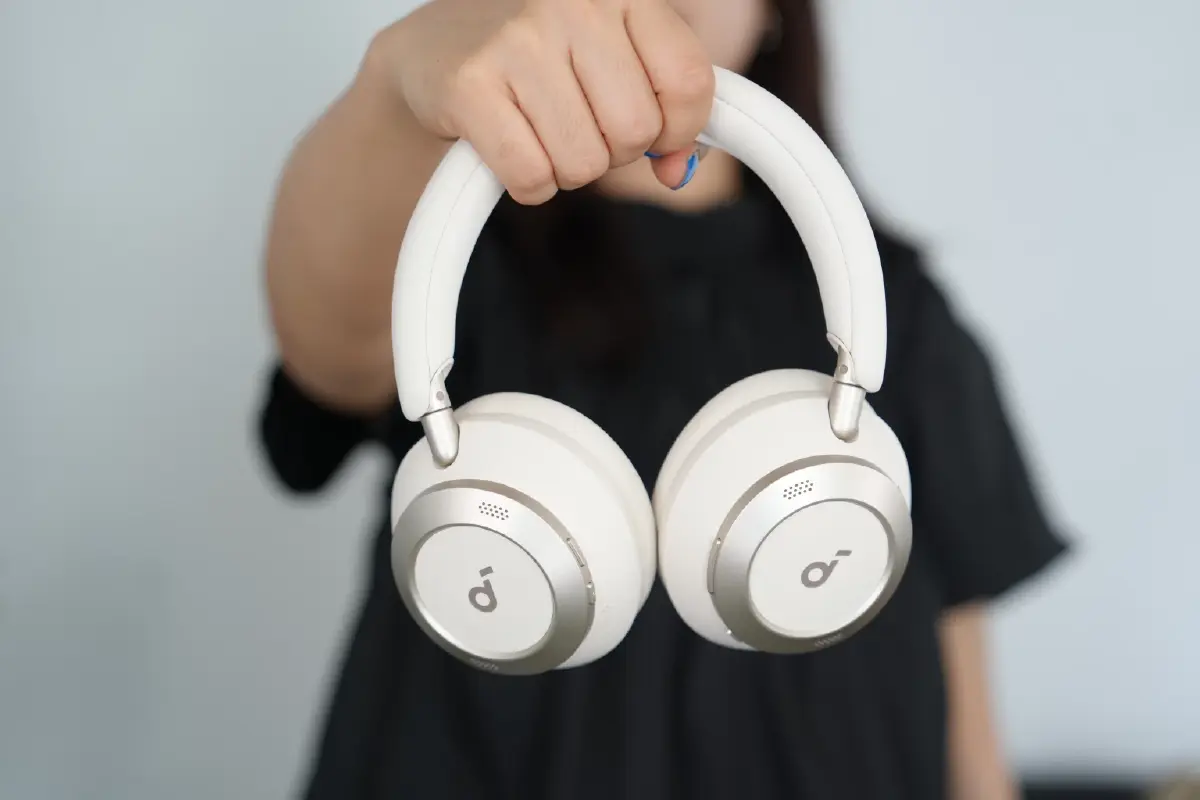 รีวิว 'Soundcore Space One Pro' การโคจรของดีไซน์ เสียง และความเงียบ