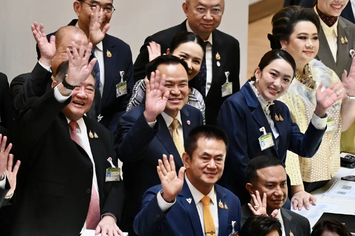 จาก‘ฮั้ว’ ถึง‘ทานหญ้าหวาน’ ถึงครา ‘รีโนเวต’รัฐธรรมนูญ