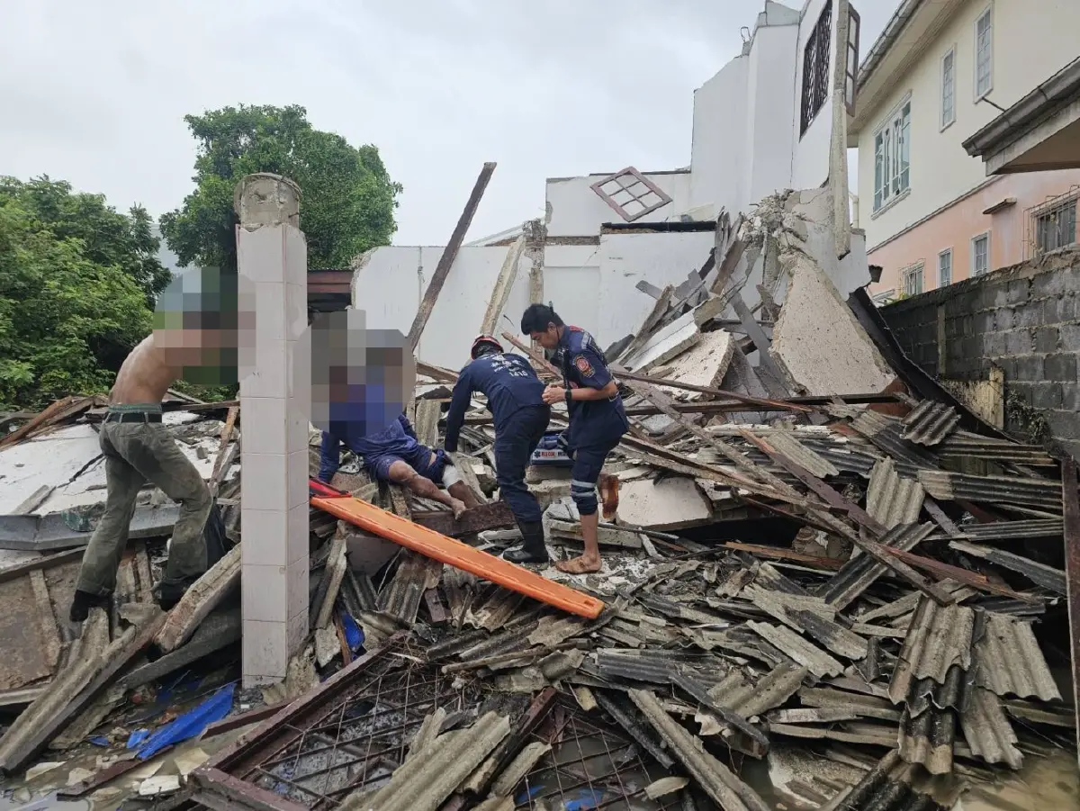 ด่วน เกิดเหตุ บ้านถล่ม ซอยเทพารักษ์ 70 ผู้บาดเจ็บติดอยู่ซากอาคาร