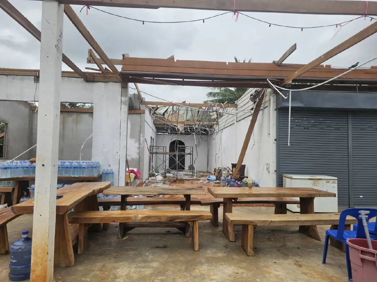 พายุถล่ม 'นครสวรรค์' ฝนตกหนักลมแรง ไฟฟ้าดับหลายหมู่บ้าน