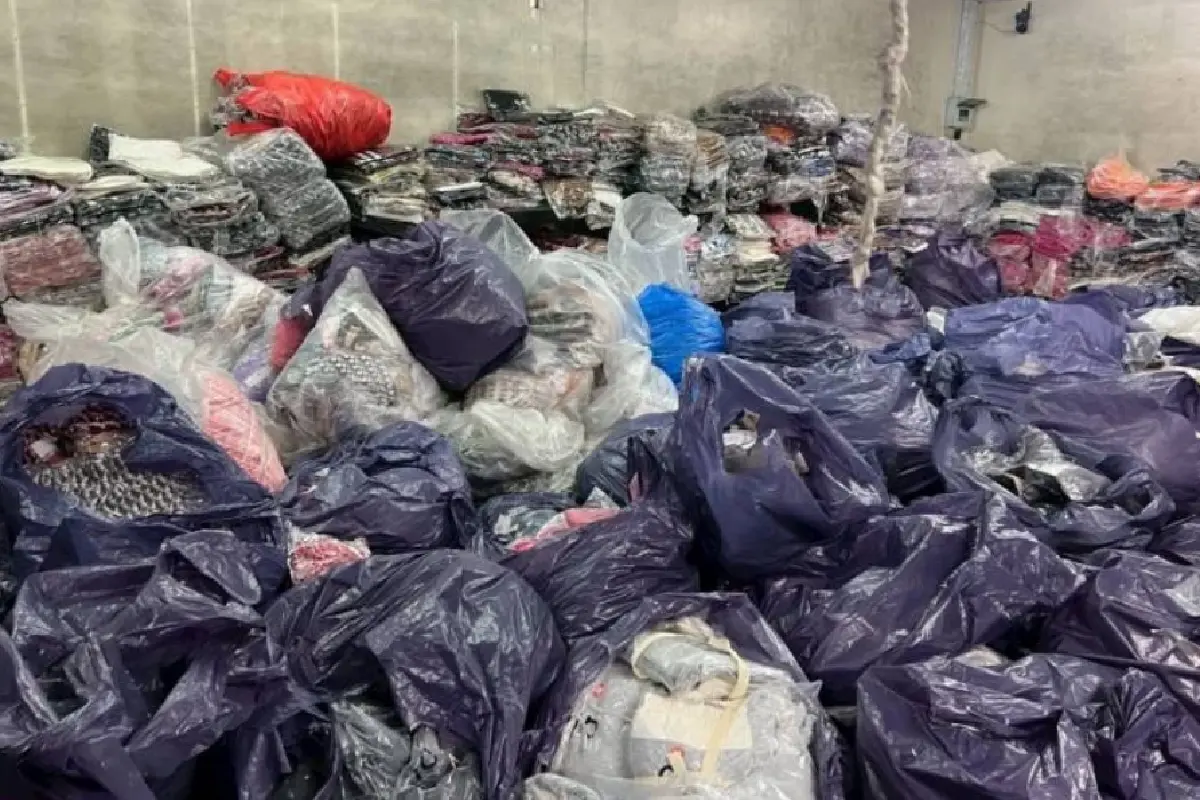 DSI บุกห้างดังกลางกรุง ยึดสินค้าปลอมแบรนด์หรู มูลค่า 10 ล้านบาท