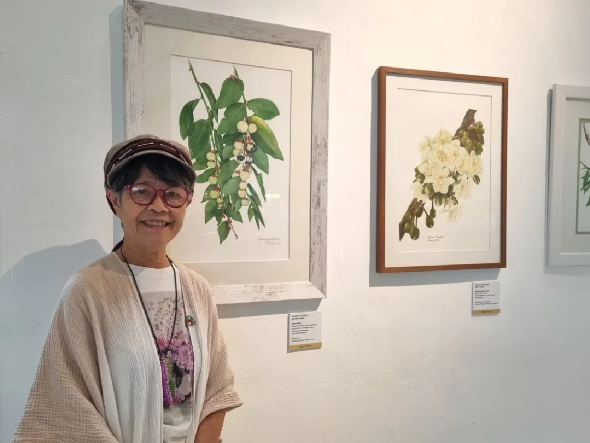 คุยกับ ‘ป้าจาย’ พูลทรัพย์ เจตลีลา เจ้าของฉายา ‘แม่มดดอกไม้’ ว่าด้วยเรื่องดอกไม้ใบหญ้าและชีวิตสิบปีที่ ‘ปาย’