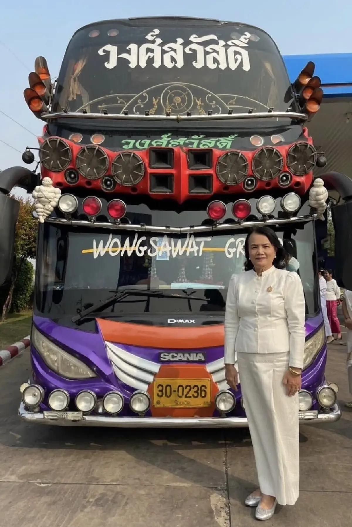 'อาจสามารถ' เปลี่ยนสี 'ธนาธร' ช็อก 'ประปาดื่มได้' สิ้นมนต์